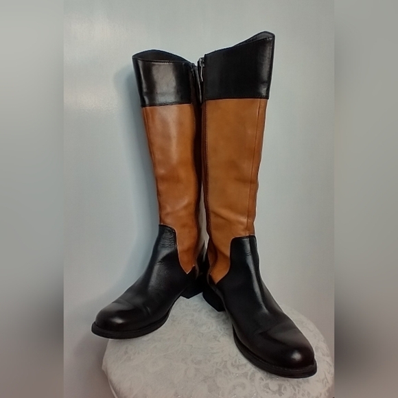 VINCE CAMUTO EQUESTRIAN STYLE BOOTS - Picture 3 of 9